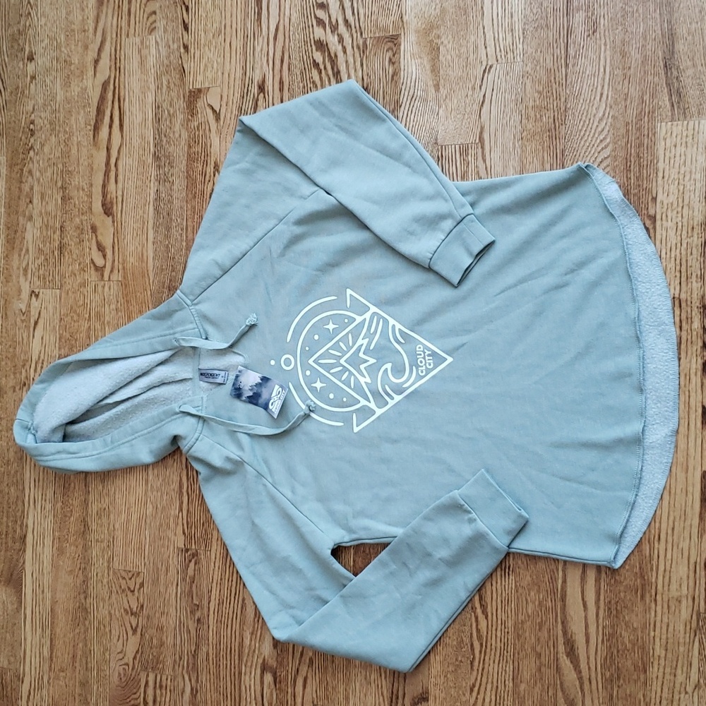 (S) NWT Cloud City Independent Trading Company Hooded Sweatshirt Graphic Cozy